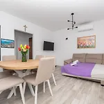 Erholung Free Garage Space * Makarska
