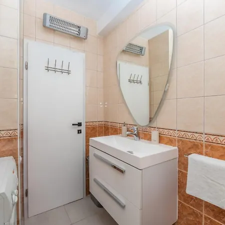 Apartment Erholung Free Garage Space Makarska