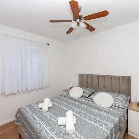Erholung Free Garage Space Apartment Makarska