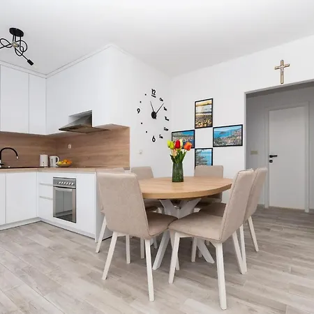 Erholung Free Garage Space Apartament Makarska